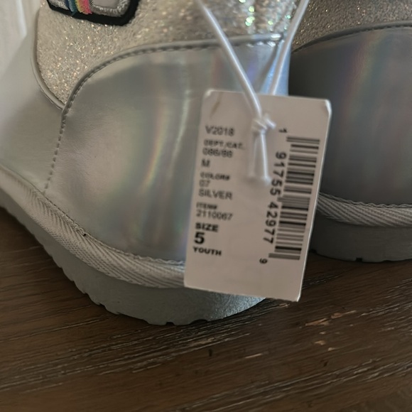 New! The Children’s Place Holographic Booties sz 5 Youth - Picture 12 of 15